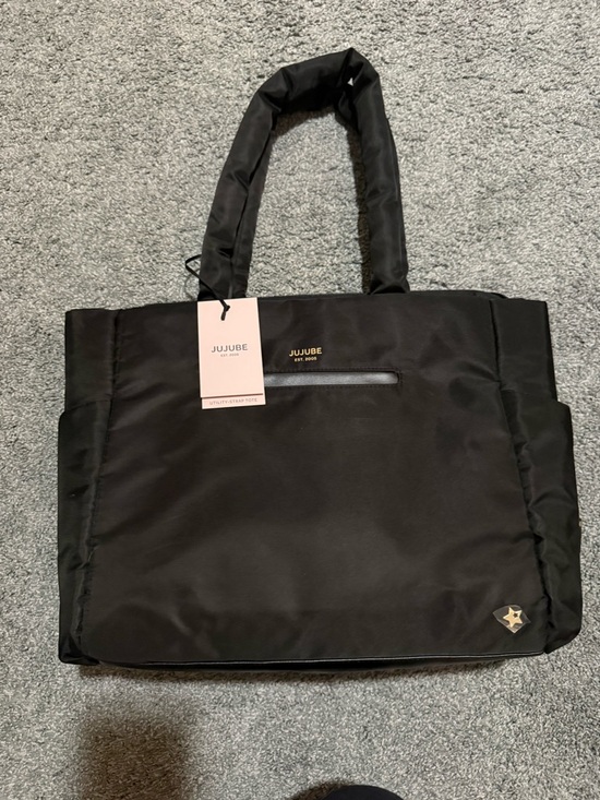 Ju-Ju-Be Handbags - Ju-Ju-Be Black Utility strap Tote Bag nwt